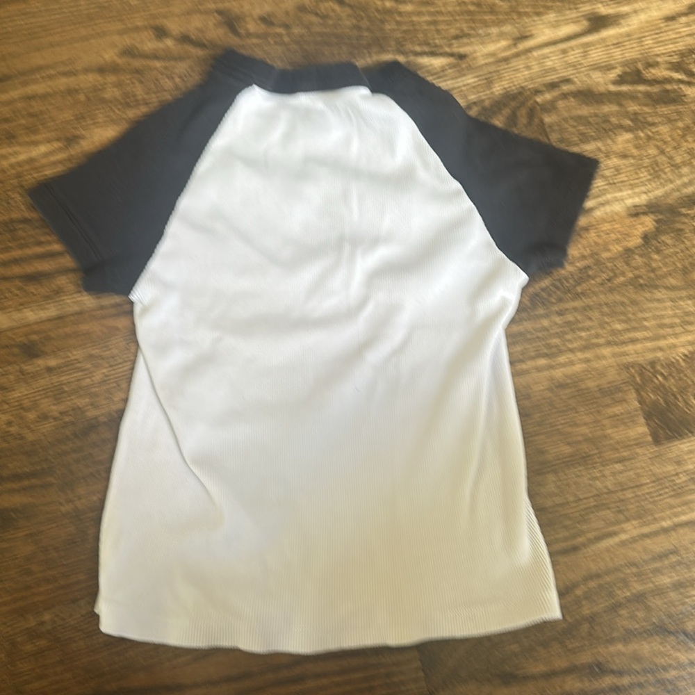 Brandy Melville shirt - Picture 2 of 3
